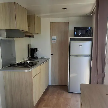 Campsite Mobilhome De Charlotte - La Falaise 4 Etoiles Narbonne-Plage