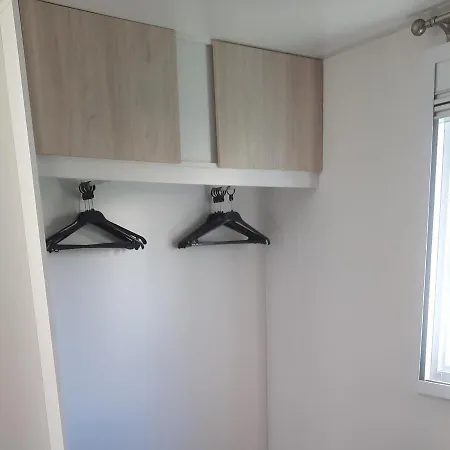Mobilhome De Charlotte - La Falaise 4 Etoiles 나르본플라제