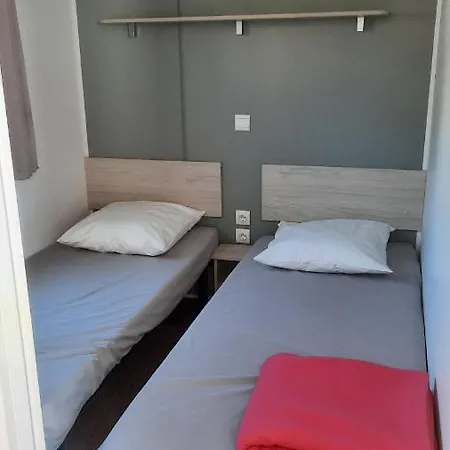 Mobilhome De Charlotte - La Falaise 4 Etoiles 캠프장