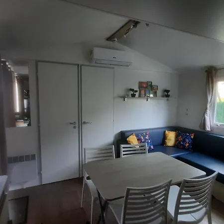 캠프장 Mobilhome De Charlotte - La Falaise 4 Etoiles 나르본플라제