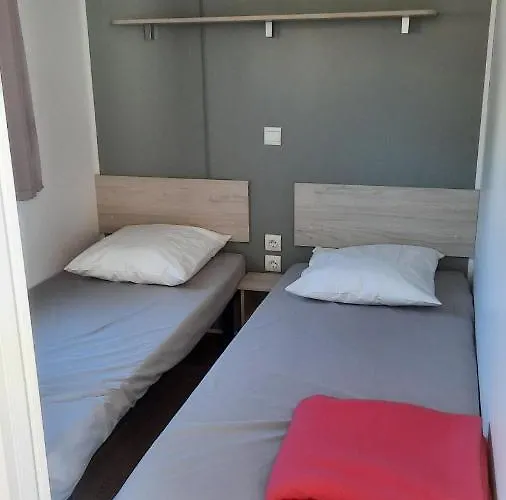 Mobilhome De Charlotte - La Falaise 4 Etoiles Campsite