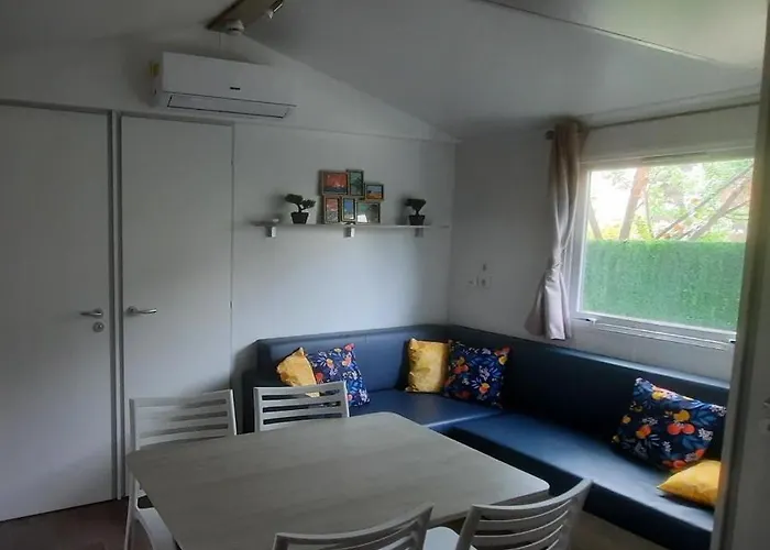 Campsite Mobilhome De Charlotte - La Falaise 4 Etoiles
