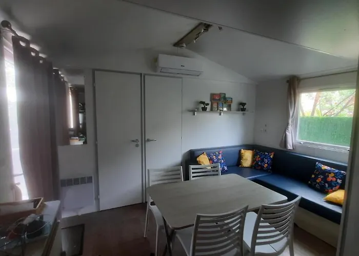 Campsite Mobilhome De Charlotte - La Falaise 4 Etoiles Narbonne-Plage