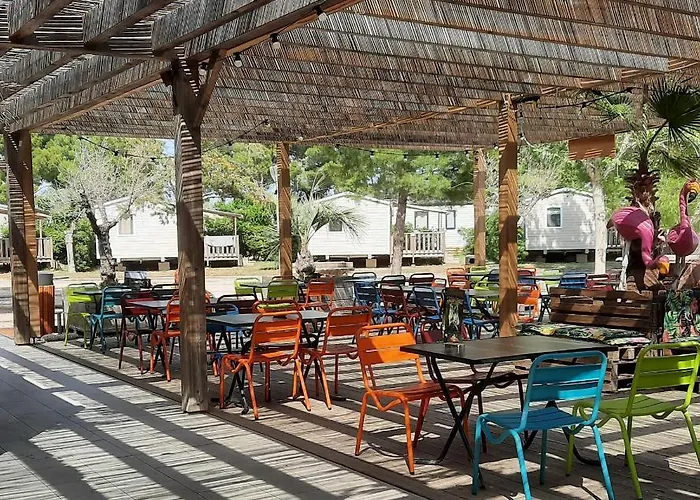 Campsite Mobilhome De Charlotte - La Falaise 4 Etoiles Narbonne-Plage